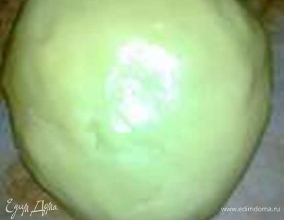 
добавляю разрыхлитель и муку частями и вымешиваю эластичное тесто,ставим его на 15мин в морозилку 