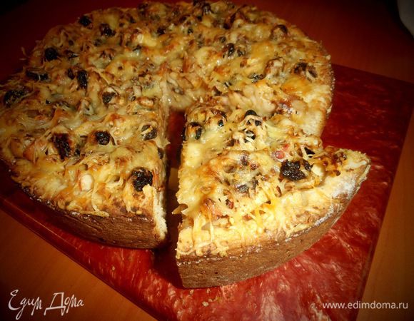 У меня муж любит такую оригинальную и неприторную выпечку,поэтому и отрезала такой большой кусок!