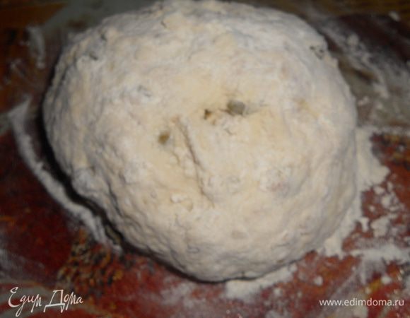 подмесить еще раз тесто и дать ему подойти,так чтобы увеличилось в объеме вдвое