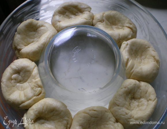 В середине каждого шарика сделать углубление.