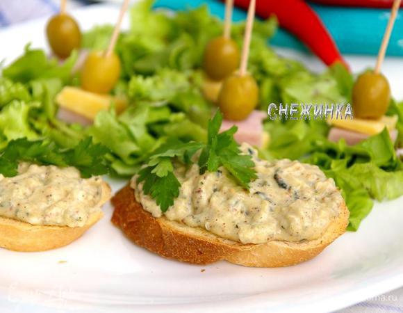 Украшаем петрушкой и подаём на блюде вместе с салатом. Buon appetito!