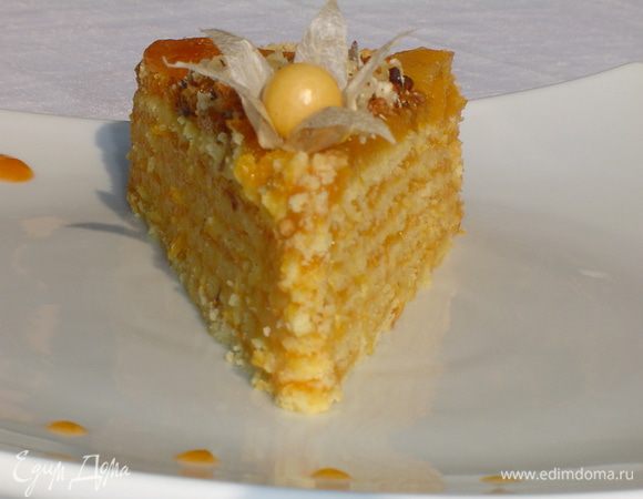 А вот теперь пришло время для безумия от невероятно абрикосового вкуса торта!
Приятного аппетита!