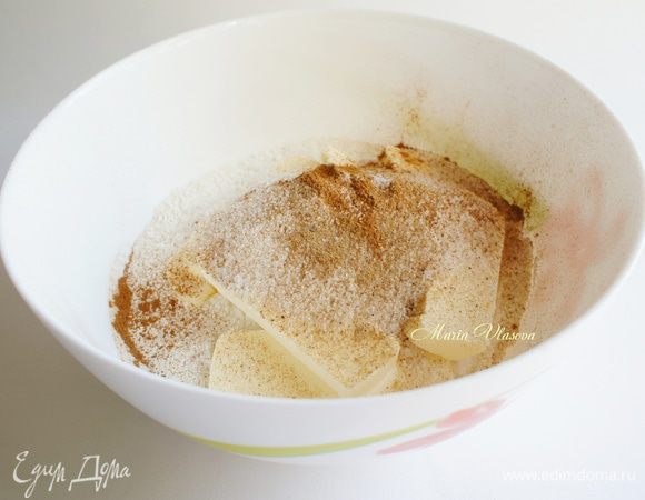 Насыпать смесь специй.