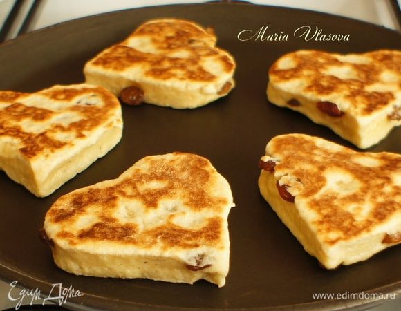 Обжарить каждый кейк с двух сторон в течении 4-5 минут. В процессе обжаривания каждый кейк хорошо поднимется где-то в 1,5 раза.