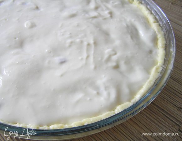 Залить творожным кремом.