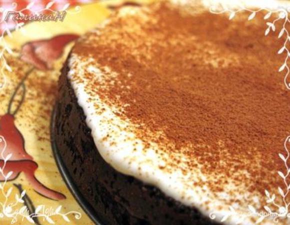 Смешать черемуховую муку с 200 г сметаны и оставить на 30 мин. Яйца взбить с сахаром. Смешать со сметанно-черемуховой смесью, удобнее добавить яйца в смесь. 