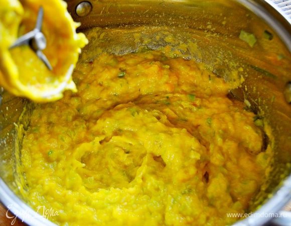 и измельчить в пюре с помощью блендера,