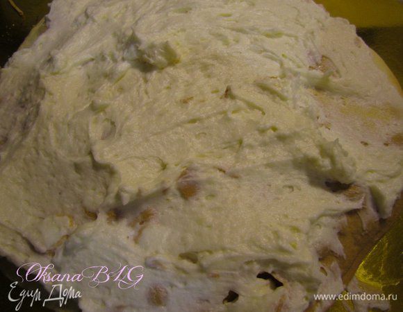 Масло смешать с киселем. Получившимся кремом перемазать коржи.