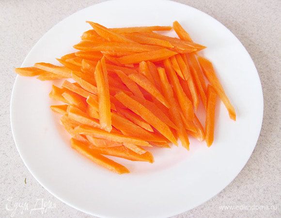 Нарезать морковь