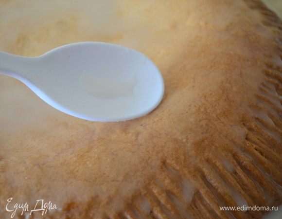 Намазываем глазурь на ГОРЯЧИЙ ПРЯНИК и даем остыть.