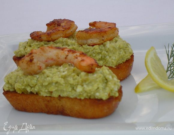 а сверху помещаем креветки.
 Брускетта готова, приятного аппетита! 