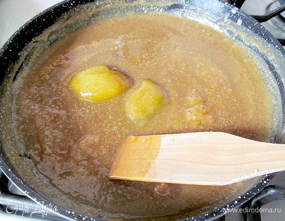 Добавить мед, растворить его в карамели.