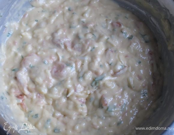  Смешать жидкие и сухие   ингредиенты.Добавить рыбу и зелень,хорошо перемешать.