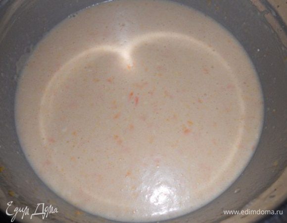 сахар, воду и масло распустить на огне и проварить 2-3 мин., добавить в блинное тесто и перемешать