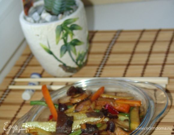 Вот и все! На этом фото - они же, огурцы, но с древесным грибом. 