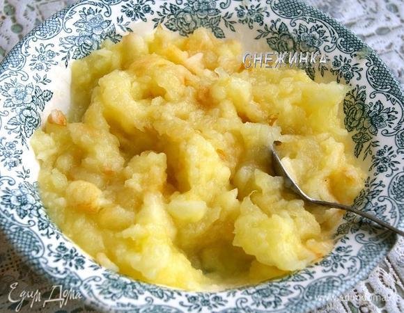 Вынимаем с помощью чайной ложечки мякоть.