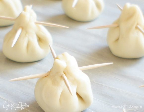 Противень застелить бумагой для выпечки и смазать ее сливочным маслом. Расставить "кнопки" на противне и отправить их в духовку на 20-25 минут до золотистой корочки!