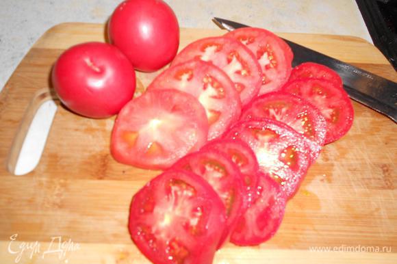 Порезать помидоры, но не солить.