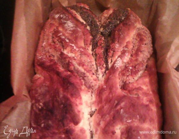 Достаем из духовки наш румяный пирог.