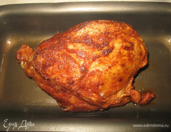 Мясо вымыть, обсушить. Посолить, поперчить и посыпать паприкой. Быстро со всех сторон обжарить на растительном масле (т.е. запечатать).