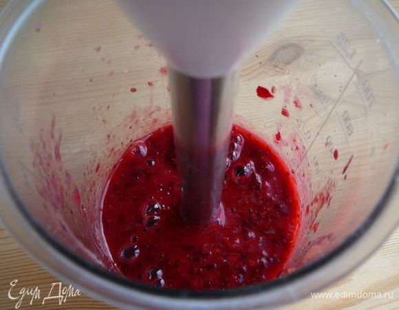 При помощи блендера сделать пюре.