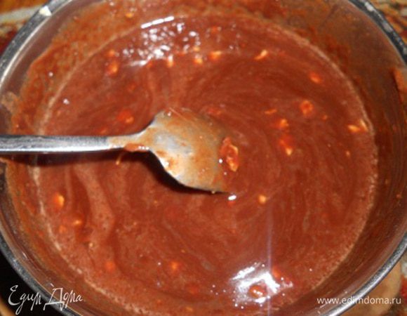 пока варим ленивые делаем соус-на водяную баню ставим шоколад,добавляем к нему масло и доводим до однородной массы,снимаем с бани,добавляем измельченный орех и сок половины апельсина