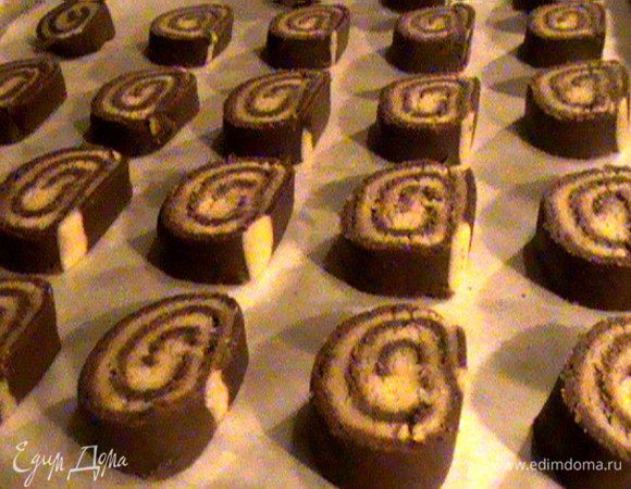 Выкладываем их на противень, застеленный бумагой. Ставим в духовку, разогретую до 180С на 15минут. Готовое печенье остудить. 

Желаю приятного кофе-молоко-чаепития:)))