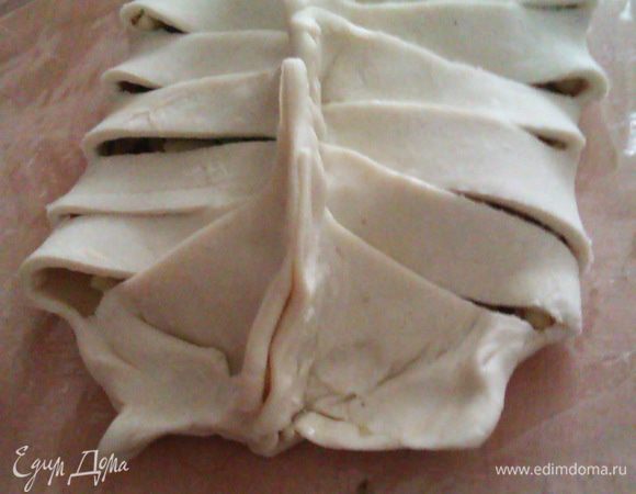 ... хорошо защипывая конец, чтобы начинка не вытекала=))