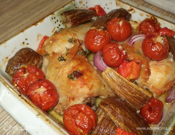 Степень готовности проверяем  протыкая курочку,и по красивой корочке  у блюда!Мы конечно же эту красоту не едим, кожа делает свое дело для получения практически диетического блюда, и  все дальше с ней расстаемся!но посмотреть - одно удовольствие!