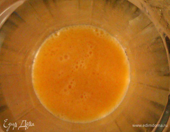 Взбейте яйцо с маслом (если нет кунжутного, берите любое), обмажьте пряники, отправьте в духовку на 30 минут.