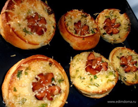 Достаём и ставим вторую партию-всего получается 12 булочек!