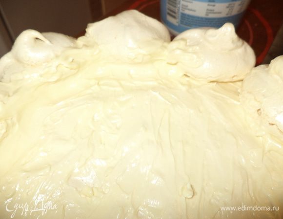 теперь промажем внутреннюю сторону бортика,все трещинки заштукатурим