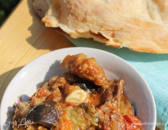 К такому блюду в сопровождение нужен только ароматный лаваш и побольше рубленой зелени с грядки. Приятного аппетита!