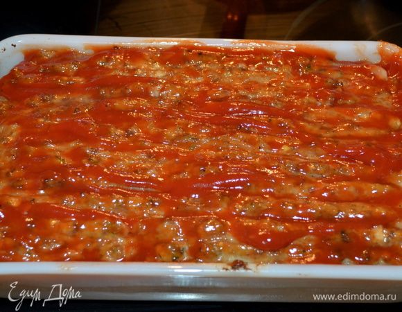 Достанем из духовки,смажем кетчупом и поставим обратно в духовку, снизив тем-ру до 180 гр. на 1 час.