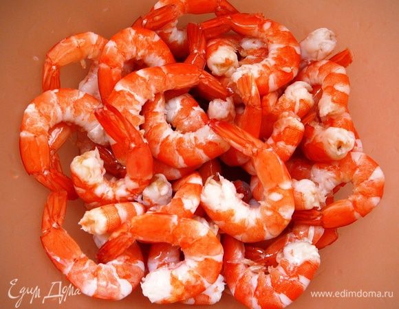 Очистить от панциря, оставив хвостик и последнюю фалангу.