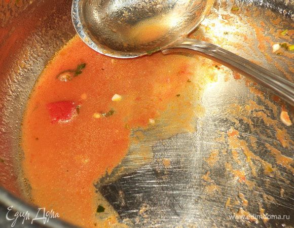 За долгие годы заготовок глаз настолько наметан на литраж, что в результате осталось только по дну пошкрябать! Но этого хватило, чтобы оценить: все, как всегда, ну очень вкусно! Из этого количества получается примерно 3–3,5 литра.