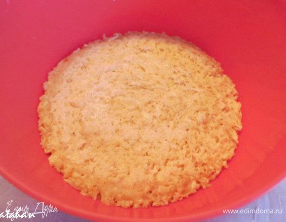 Смешать всё ингредиенты в мисочке (специальной посуде для СВЧ печи). Поставить мисочку в холодильник на 10-15 минут для набухания отрубей. Затем прикрыть (!!!) крышкой и запекать в микроволновке (у меня без гриля) при мощности 450-500 минут 6-7.