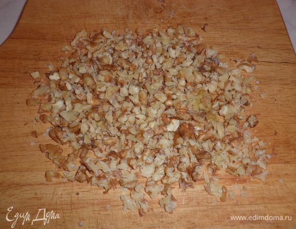 Орехи порубить.
