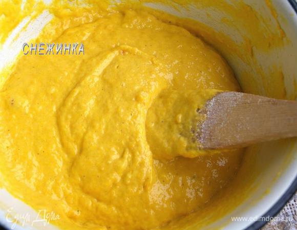 Добавляем в пюре молотый перец, яйцо и просеиваем муку. Вымешиваем деревянной ложкой или лопаткой до гладкости теста. Готовое тесто убираем в холодильник на тот период, которое Вам позволяет время. 