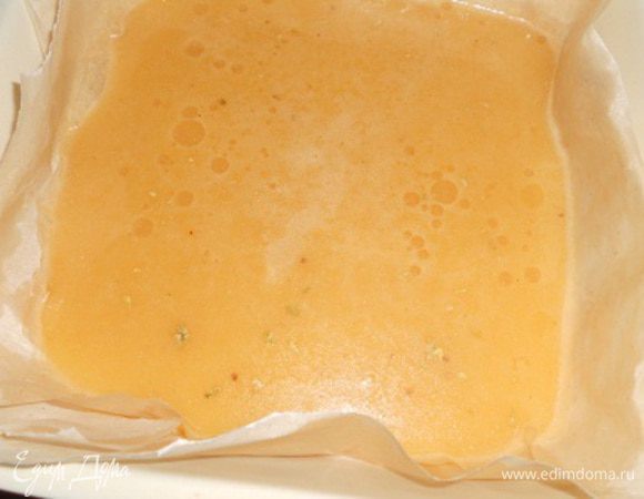 когда карамель готова, перелить ее в форму и дать немного остыть минут 15