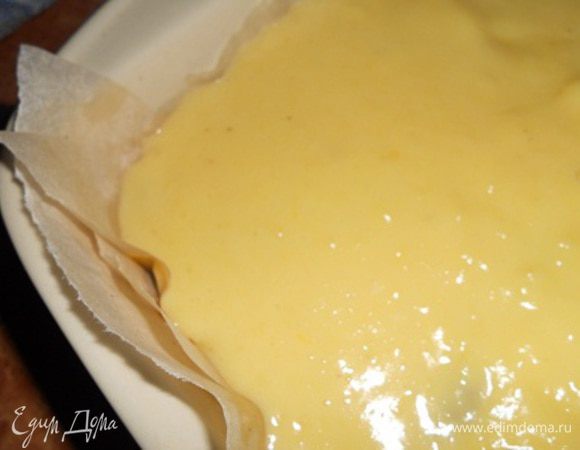 сверху брауни покрываем крем-брюле и ставим в разогретую духовку при т.180 гр. на 20 мин.