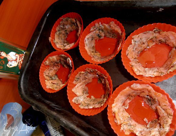 Капнем на дно оливкового масла.