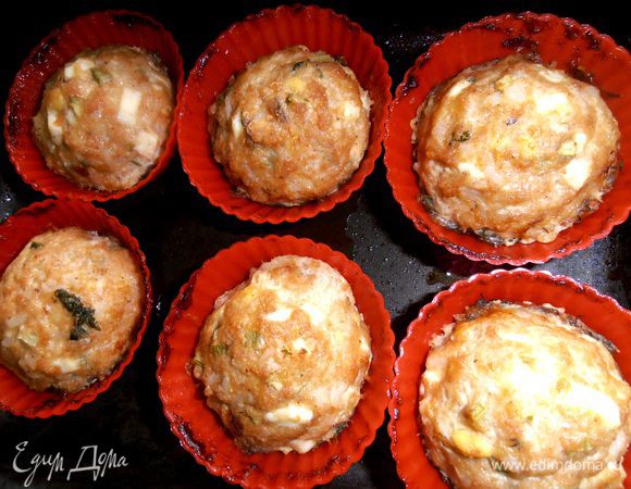 Запекаем 20-25 минут при 180*(тут кому как нравится:сама рыбка готовится очень быстро,но для придания золотистой корочки я ещё подержала!)