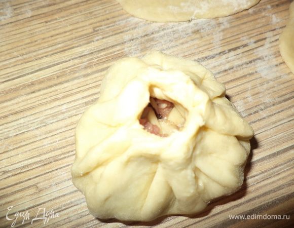 Вытянем немного "горлышко" у наших пирожков