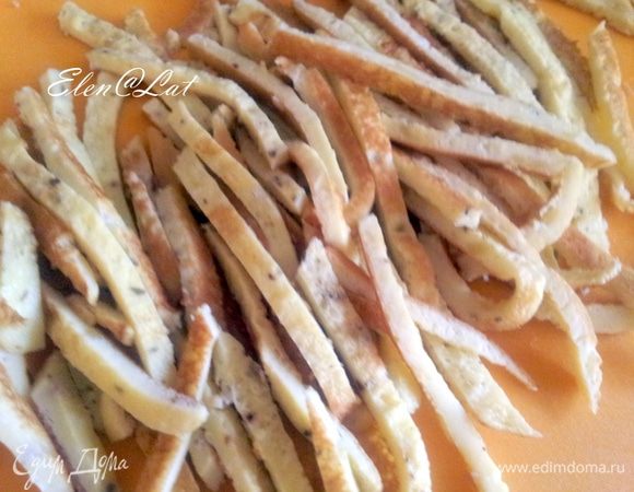 Порезать их тонкой соломкой. 