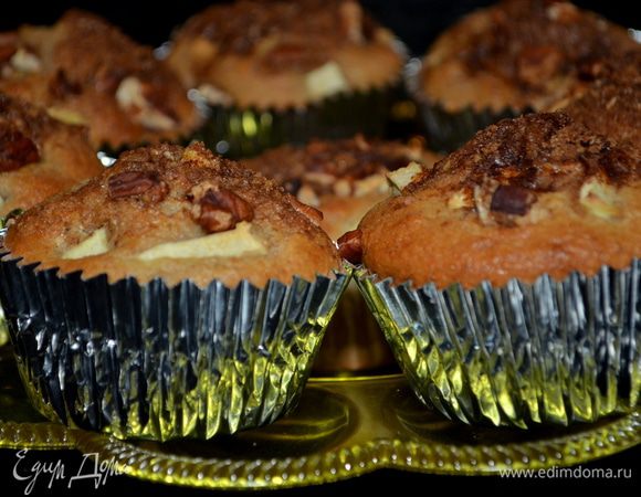 Выпекаем 20 мин. Центр проверяем зубочисткой, достаем из духовки и даем остыть 15 мин.