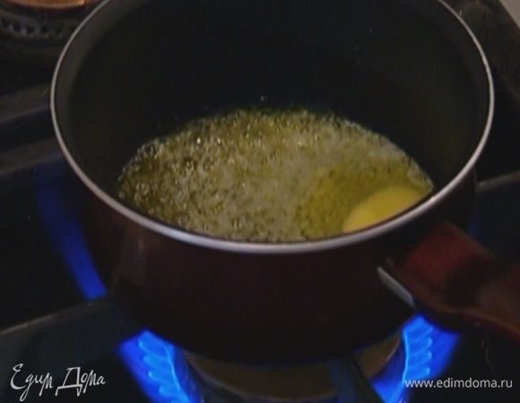 Сливочное масло растопить.