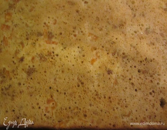 Дать коржу остыть и  нарезать на кусочки. Приятного аппетита!