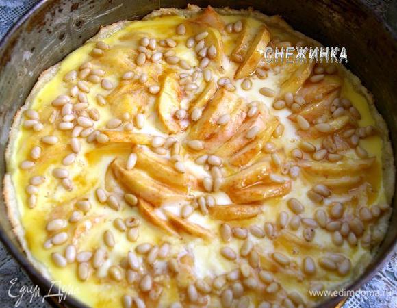 Посыпаем кедровыми орешками. Убираем снова в духовку на 15 минут.