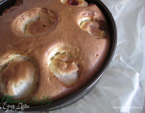 Выпекайте 25–30 минут в разогретой духовке при температуре 180°C. Готовность можно проверить шпажкой, она должна быть сухой.